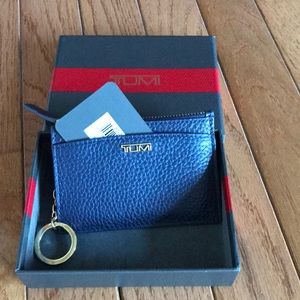 tumi zip card case